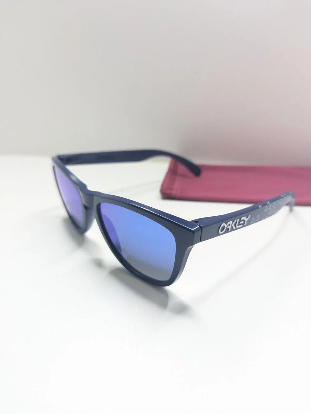 Oakley Frogskins B-1B Blue w/ Sapphire Iridium Lenses OO9013-47 55-17-133